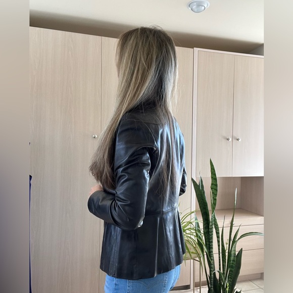 Beautiful Danier Leather Jacket - Picture 4 of 6